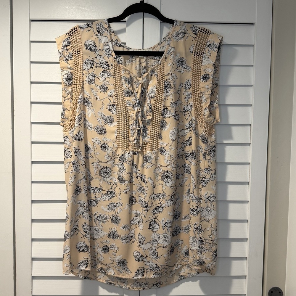 Daniel Rainn Cream Floral Lace-Up Sleeveless Blouse